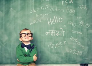 اشتباهات در آموزش زبان انگلیسی به کودکان در این میان هستند والدینی که هر کدام به صورت جداگانه با یک زبان خاص با کودک صحبت می‌کنند اما واقعا سن ...