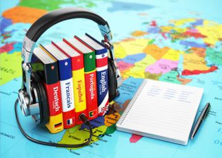 برای یادگیری زبان روش های گوناگونی وجود دارد. اما بسیار پیش آمده که .... در این مقاله فواید آموزش زبان انگلیسی با موسیقی را بررسی خواهیم نمود: